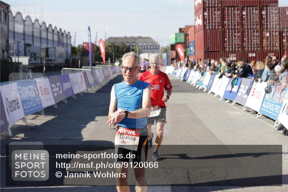 03.10.2025 - Köhlbrandbrückenlauf Jannik Wohlers http://msf.ph/oto/9120066 03.10.2025 13:04:05 Ziel 4056, 4127, 4349, 4372, 4480, 5098, 5447, 5721, 5950, 5958, 6315, 6392 meine-sportfotos.de