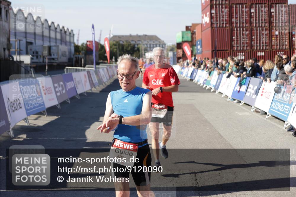 03.10.2025 - Köhlbrandbrückenlauf Jannik Wohlers http://msf.ph/oto/9120090 03.10.2025 13:04:05 Ziel 4056, 4127, 4349, 4372, 4480, 5098, 5447, 5721, 5950, 5958, 6315, 6392 meine-sportfotos.de