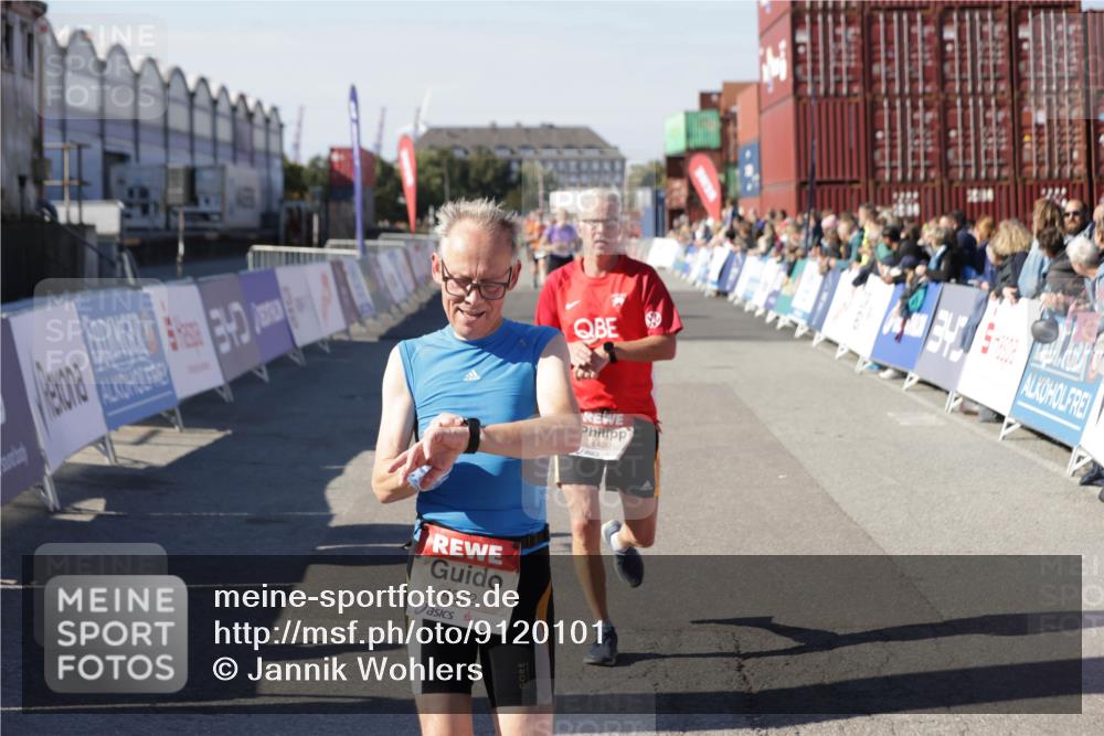 03.10.2025 - Köhlbrandbrückenlauf Jannik Wohlers http://msf.ph/oto/9120101 03.10.2025 13:04:05 Ziel 4056, 4127, 4349, 4372, 4480, 5098, 5447, 5721, 5950, 5958, 6315, 6392 meine-sportfotos.de