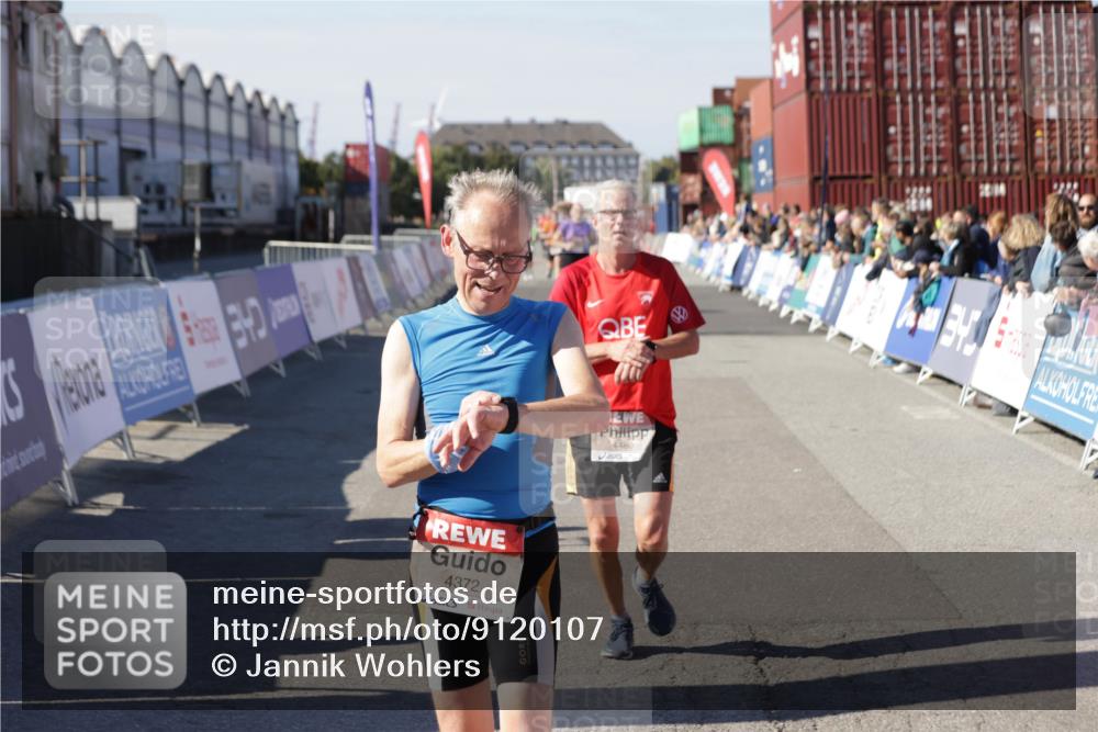 03.10.2025 - Köhlbrandbrückenlauf Jannik Wohlers http://msf.ph/oto/9120107 03.10.2025 13:04:06 Ziel 4056, 4127, 4349, 4372, 4480, 5721, 5950, 5958, 6392 meine-sportfotos.de