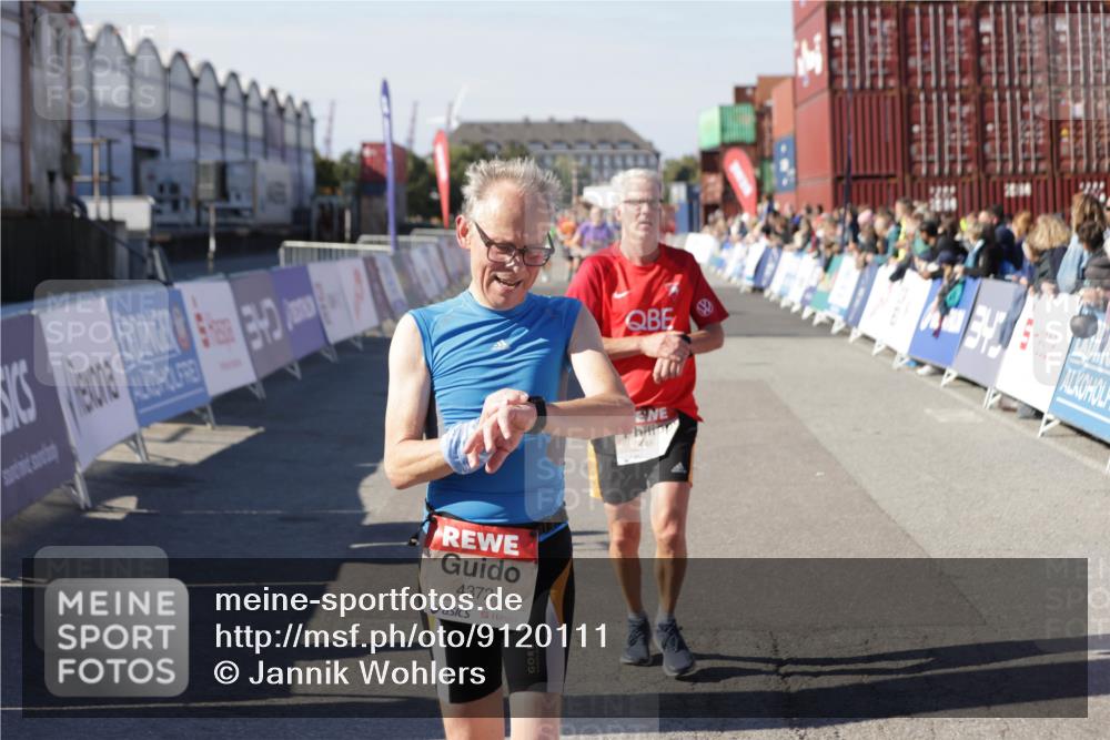 03.10.2025 - Köhlbrandbrückenlauf Jannik Wohlers http://msf.ph/oto/9120111 03.10.2025 13:04:06 Ziel 4056, 4127, 4349, 4372, 4480, 5721, 5950, 5958, 6392 meine-sportfotos.de