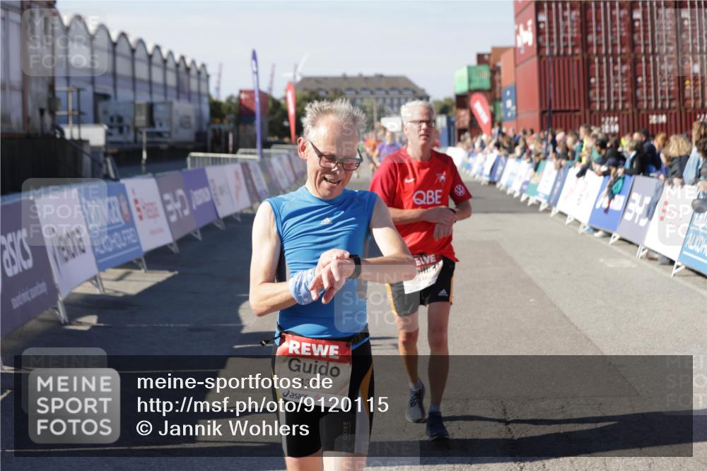 03.10.2025 - Köhlbrandbrückenlauf Jannik Wohlers http://msf.ph/oto/9120115 03.10.2025 13:04:06 Ziel 4056, 4127, 4349, 4372, 4480, 5721, 5950, 5958, 6392 meine-sportfotos.de