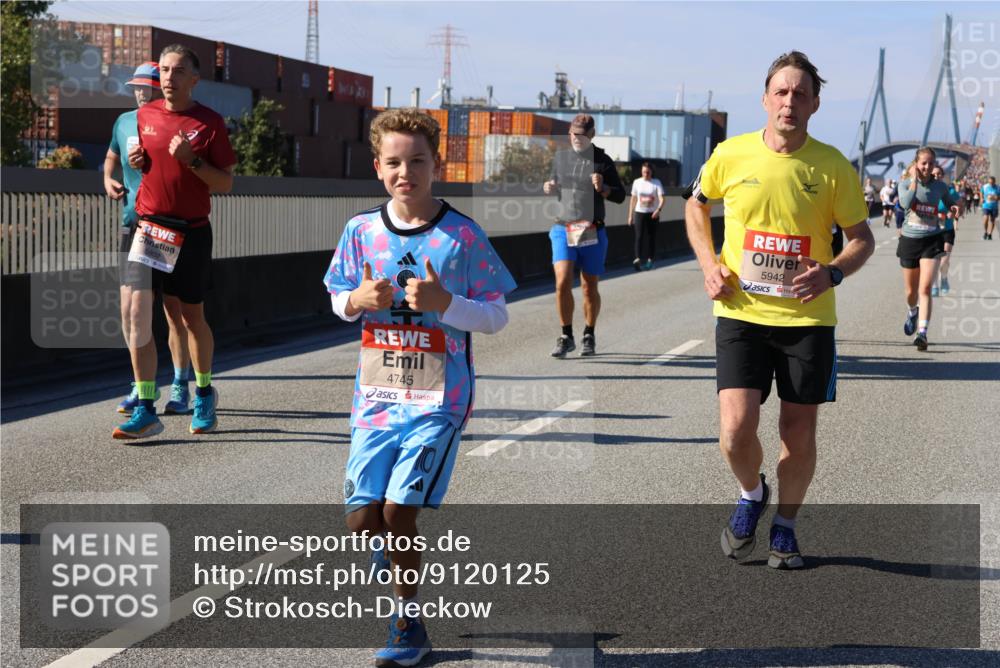 03.10.2025 - Köhlbrandbrückenlauf Strokosch-Dieckow http://msf.ph/oto/9120125 03.10.2025 12:58:03 Position 3 5802, 4745, 5942 meine-sportfotos.de