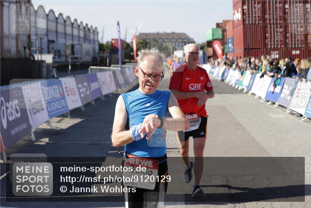 03.10.2025 - Köhlbrandbrückenlauf Jannik Wohlers http://msf.ph/oto/9120129 03.10.2025 13:04:06 Ziel 4056, 4127, 4349, 4372, 4480, 5721, 5950, 5958, 6392 meine-sportfotos.de