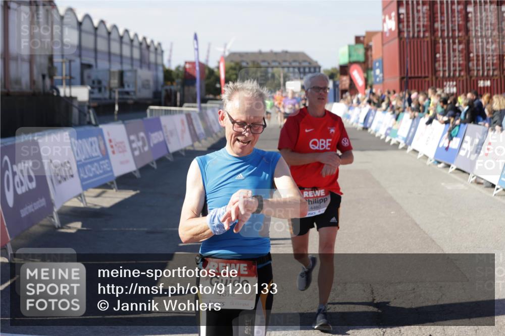 03.10.2025 - Köhlbrandbrückenlauf Jannik Wohlers http://msf.ph/oto/9120133 03.10.2025 13:04:06 Ziel 4056, 4127, 4349, 4372, 4480, 5721, 5950, 5958, 6392 meine-sportfotos.de