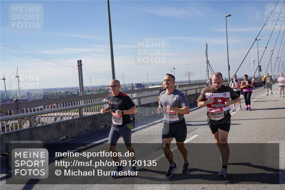 03.10.2025 - Köhlbrandbrückenlauf Michael Burmester http://msf.ph/oto/9120135 03.10.2025 13:01:19 Position 2 5246, 5248, 5247 meine-sportfotos.de