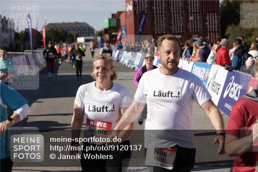 03.10.2025 - Köhlbrandbrückenlauf Jannik Wohlers http://msf.ph/oto/9120137 03.10.2025 13:35:18 Ziel 4886, 5279, 5360, 5412, 5548, 5575, 6204, 6205, 6265, 6358, 6547 meine-sportfotos.de