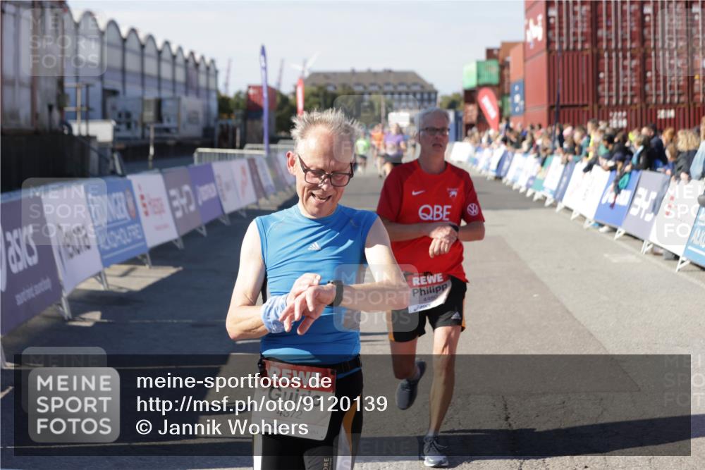 03.10.2025 - Köhlbrandbrückenlauf Jannik Wohlers http://msf.ph/oto/9120139 03.10.2025 13:04:06 Ziel 4056, 4127, 4349, 4372, 4480, 5721, 5950, 5958, 6392 meine-sportfotos.de