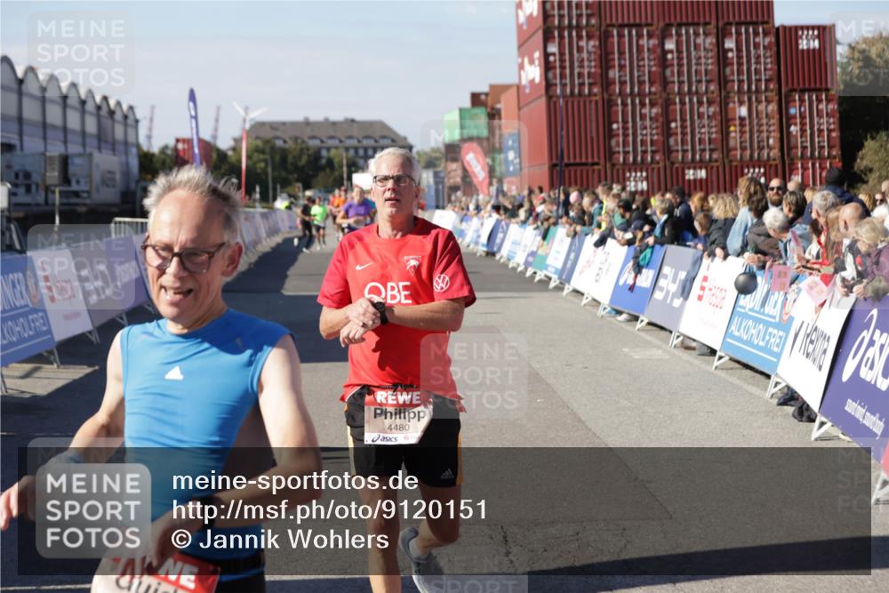03.10.2025 - Köhlbrandbrückenlauf Jannik Wohlers http://msf.ph/oto/9120151 03.10.2025 13:04:06 Ziel 4056, 4127, 4349, 4372, 4480, 5721, 5950, 5958, 6392 meine-sportfotos.de