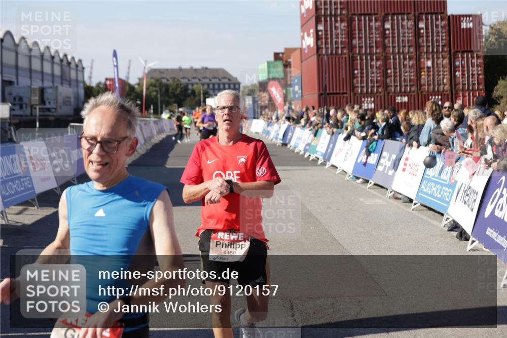 03.10.2025 - Köhlbrandbrückenlauf Jannik Wohlers http://msf.ph/oto/9120157 03.10.2025 13:04:06 Ziel 4056, 4127, 4349, 4372, 4480, 5721, 5950, 5958, 6392 meine-sportfotos.de