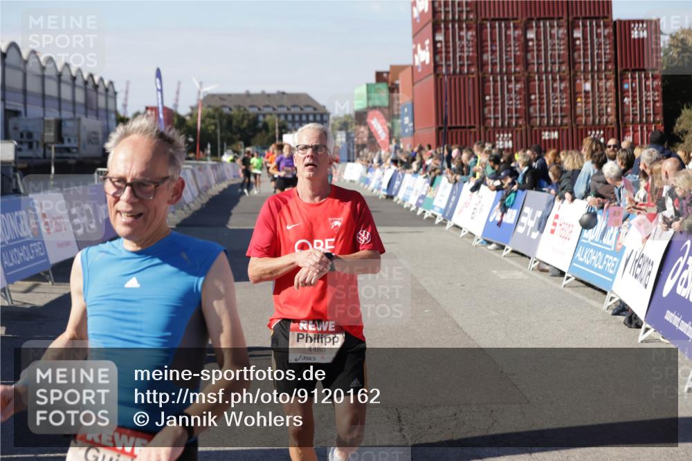 03.10.2025 - Köhlbrandbrückenlauf Jannik Wohlers http://msf.ph/oto/9120162 03.10.2025 13:04:06 Ziel 4056, 4127, 4349, 4372, 4480, 5721, 5950, 5958, 6392 meine-sportfotos.de
