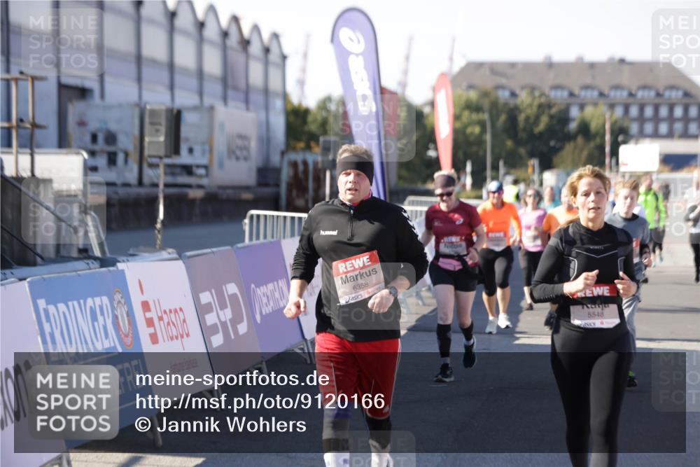 03.10.2025 - Köhlbrandbrückenlauf Jannik Wohlers http://msf.ph/oto/9120166 03.10.2025 13:35:22 Ziel 4434, 4440, 4886, 4949, 5140, 5279, 5360, 5412, 5548, 5575, 6204, 6205, 6358, 6411, 6547 meine-sportfotos.de