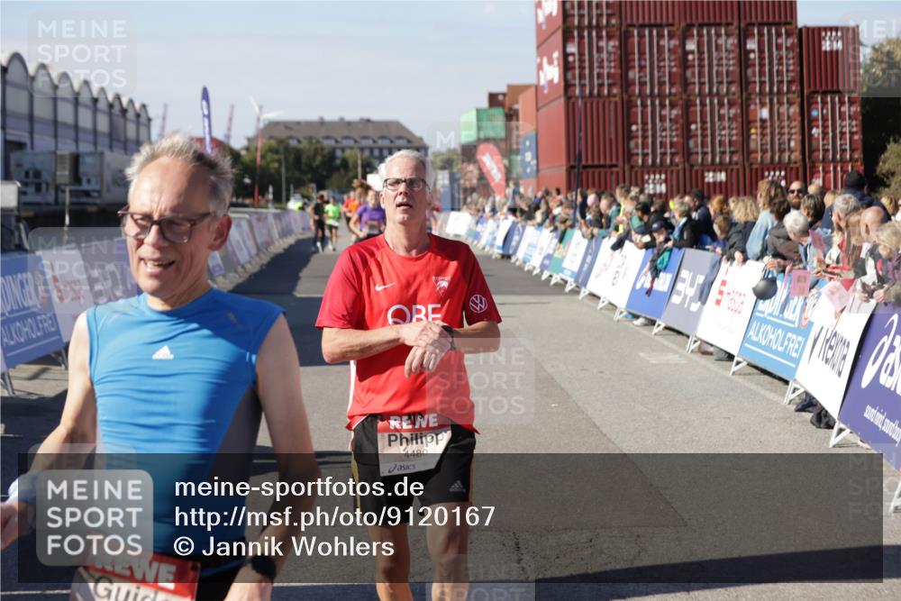 03.10.2025 - Köhlbrandbrückenlauf Jannik Wohlers http://msf.ph/oto/9120167 03.10.2025 13:04:06 Ziel 4056, 4127, 4349, 4372, 4480, 5721, 5950, 5958, 6392 meine-sportfotos.de