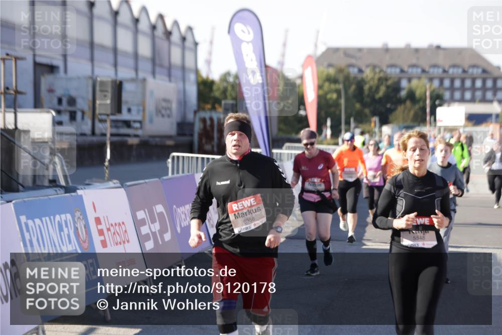 03.10.2025 - Köhlbrandbrückenlauf Jannik Wohlers http://msf.ph/oto/9120178 03.10.2025 13:35:22 Ziel 4434, 4440, 4886, 4949, 5140, 5279, 5360, 5412, 5548, 5575, 6204, 6205, 6358, 6411, 6547 meine-sportfotos.de