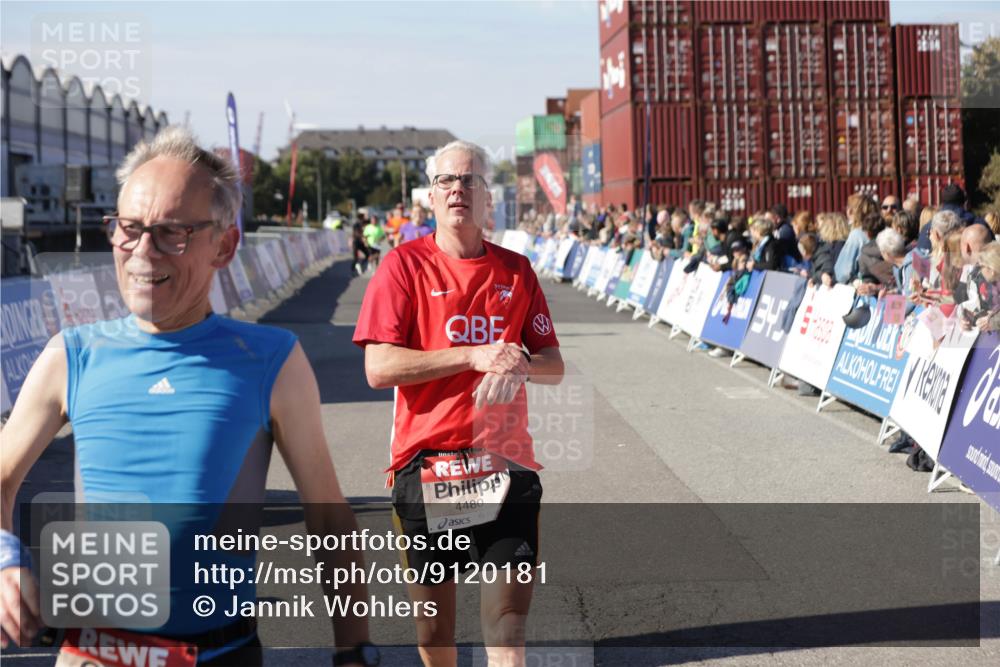 03.10.2025 - Köhlbrandbrückenlauf Jannik Wohlers http://msf.ph/oto/9120181 03.10.2025 13:04:06 Ziel 4056, 4127, 4349, 4372, 4480, 5721, 5950, 5958, 6392 meine-sportfotos.de