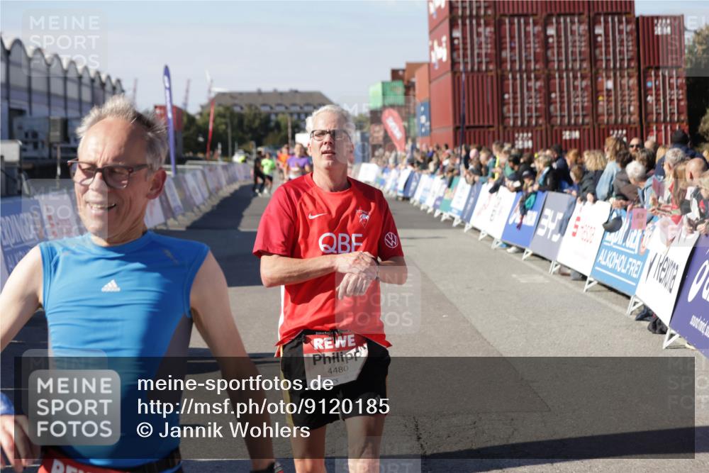 03.10.2025 - Köhlbrandbrückenlauf Jannik Wohlers http://msf.ph/oto/9120185 03.10.2025 13:04:07 Ziel 4056, 4349, 4372, 4480, 5721, 5950, 5958, 6392 meine-sportfotos.de