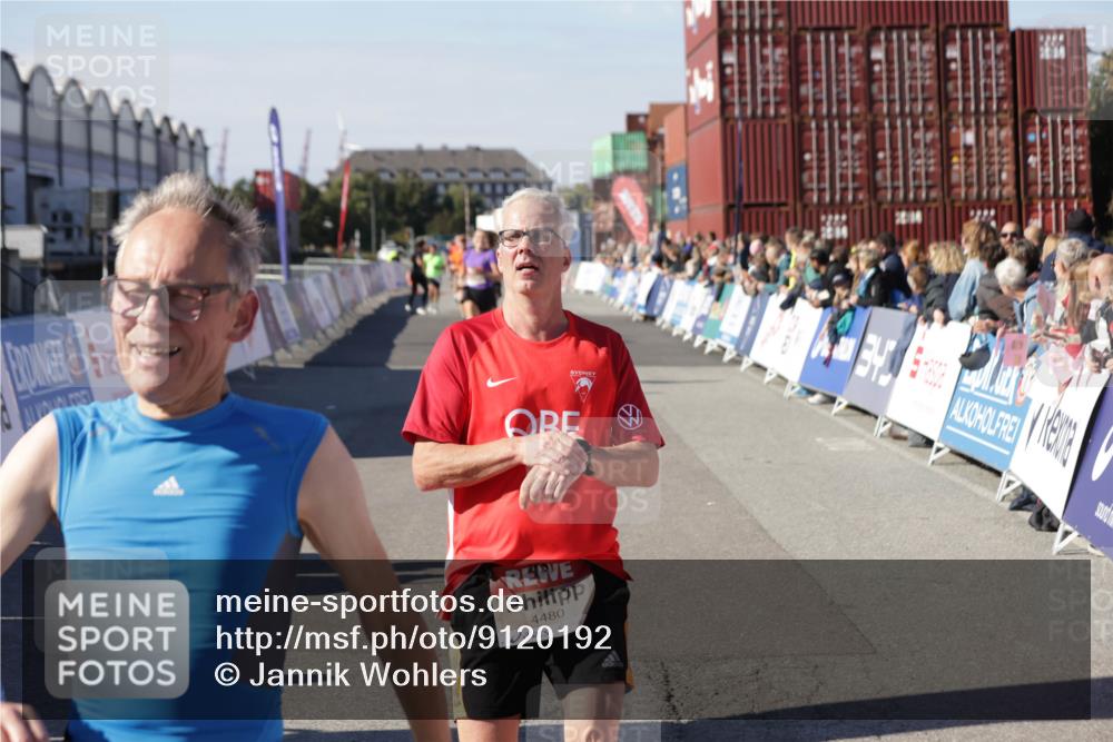 03.10.2025 - Köhlbrandbrückenlauf Jannik Wohlers http://msf.ph/oto/9120192 03.10.2025 13:04:07 Ziel 4056, 4349, 4372, 4480, 5721, 5950, 5958, 6392 meine-sportfotos.de