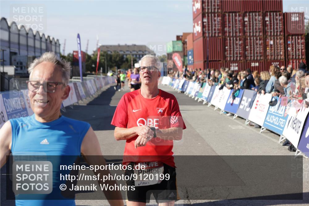 03.10.2025 - Köhlbrandbrückenlauf Jannik Wohlers http://msf.ph/oto/9120199 03.10.2025 13:04:07 Ziel 4056, 4349, 4372, 4480, 5721, 5950, 5958, 6392 meine-sportfotos.de