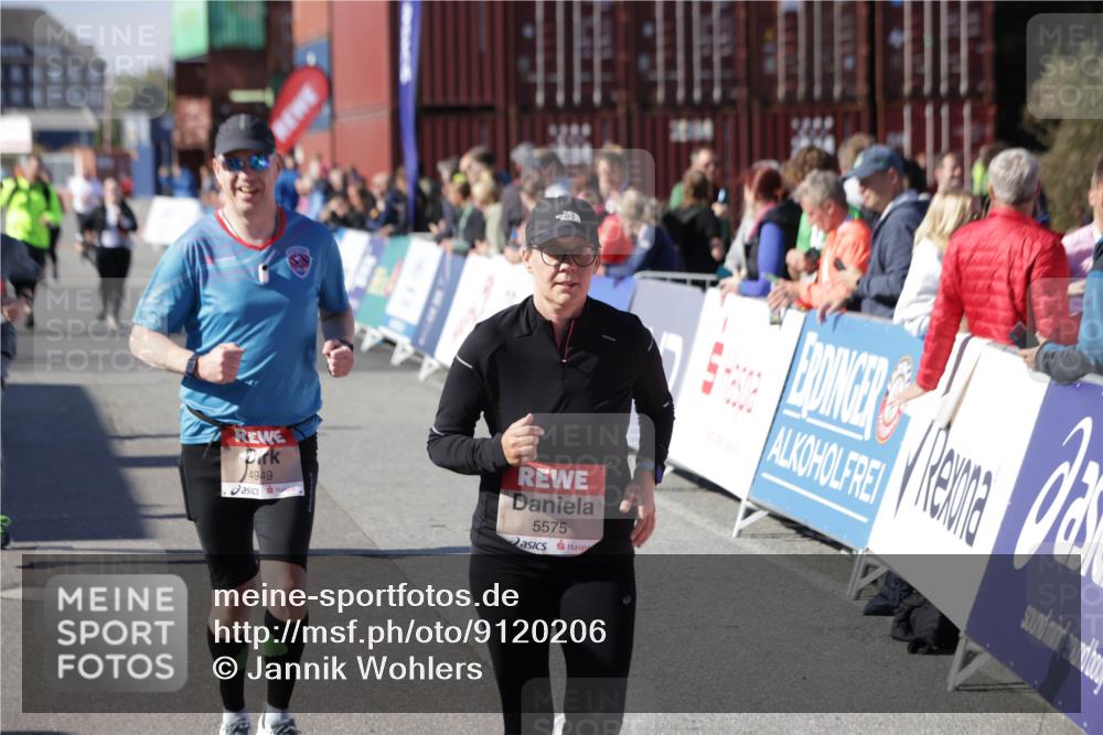 03.10.2025 - Köhlbrandbrückenlauf Jannik Wohlers http://msf.ph/oto/9120206 03.10.2025 13:35:24 Ziel 4434, 4440, 4886, 4949, 5140, 5279, 5412, 5548, 5575, 6204, 6205, 6358, 6411, 6547 meine-sportfotos.de