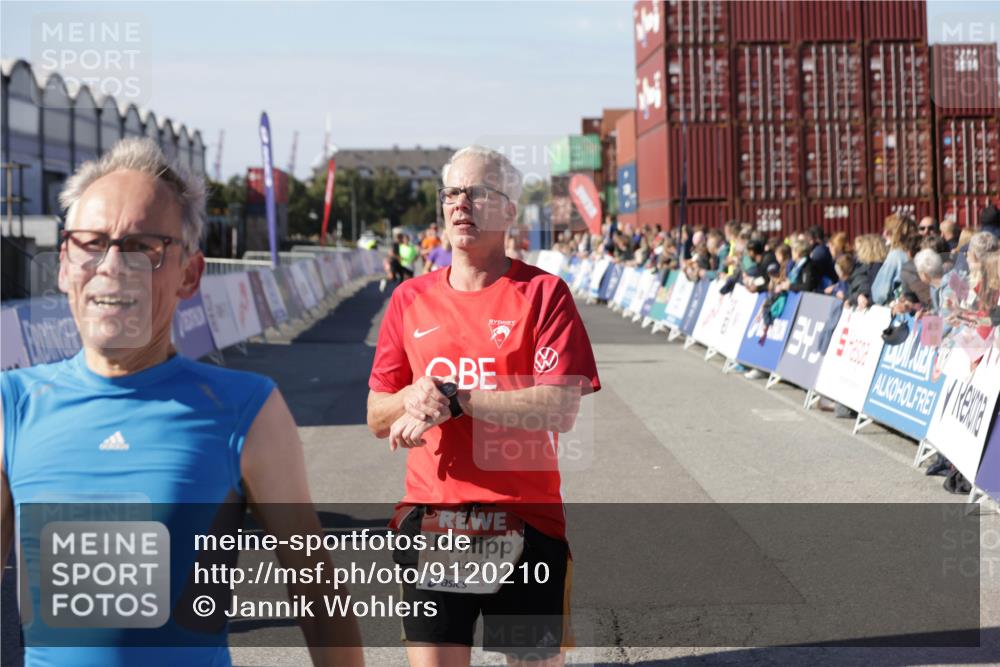 03.10.2025 - Köhlbrandbrückenlauf Jannik Wohlers http://msf.ph/oto/9120210 03.10.2025 13:04:07 Ziel 4056, 4349, 4372, 4480, 5721, 5950, 5958, 6392 meine-sportfotos.de