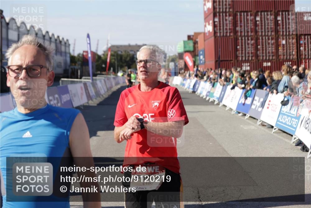 03.10.2025 - Köhlbrandbrückenlauf Jannik Wohlers http://msf.ph/oto/9120219 03.10.2025 13:04:07 Ziel 4056, 4349, 4372, 4480, 5721, 5950, 5958, 6392 meine-sportfotos.de