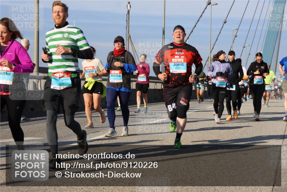 03.10.2025 - Köhlbrandbrückenlauf Strokosch-Dieckow http://msf.ph/oto/9120226 03.10.2025 09:54:47 Position 2 33, 3617, 2415, 3713, 6 meine-sportfotos.de