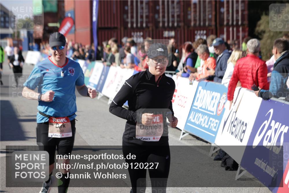 03.10.2025 - Köhlbrandbrückenlauf Jannik Wohlers http://msf.ph/oto/9120227 03.10.2025 13:35:25 Ziel 4434, 4440, 4886, 4949, 5140, 5279, 5412, 5548, 5575, 6204, 6205, 6283, 6358, 6411, 6547 meine-sportfotos.de
