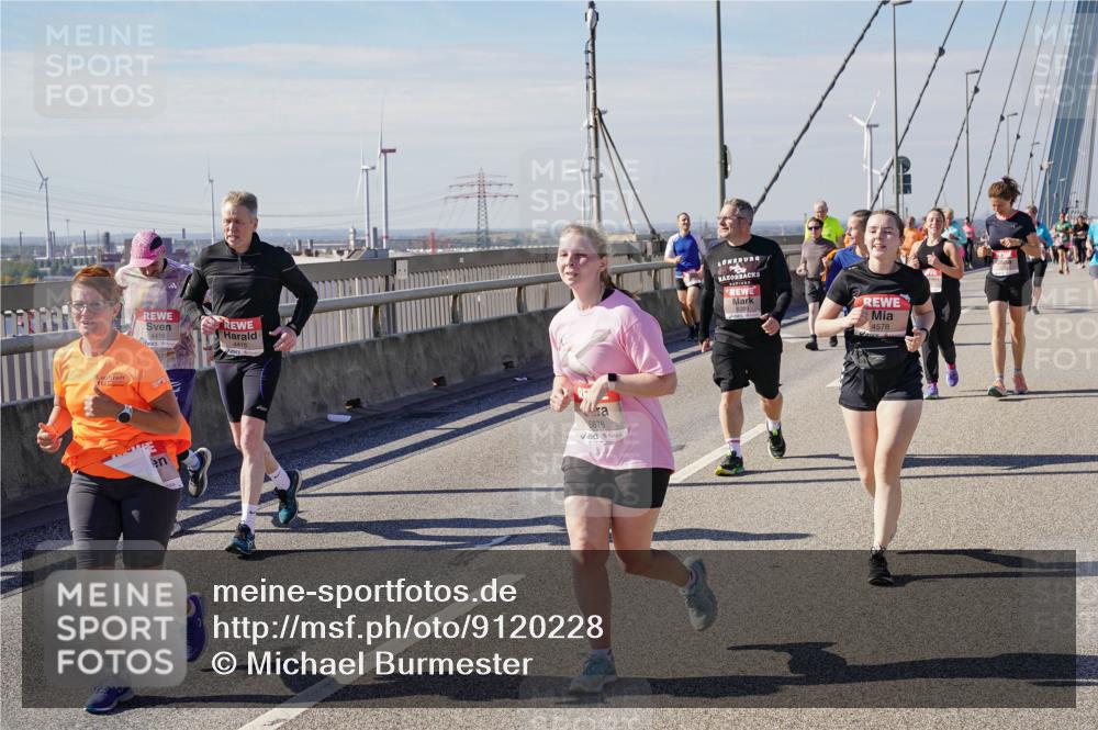03.10.2025 - Köhlbrandbrückenlauf Michael Burmester http://msf.ph/oto/9120228 03.10.2025 13:01:25 Position 2 4416, 4415, 5876, 4578 meine-sportfotos.de