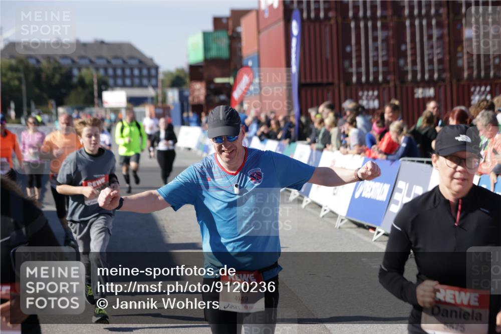 03.10.2025 - Köhlbrandbrückenlauf Jannik Wohlers http://msf.ph/oto/9120236 03.10.2025 13:35:25 Ziel 4434, 4440, 4886, 4949, 5140, 5279, 5412, 5548, 5575, 6204, 6205, 6283, 6358, 6411, 6547 meine-sportfotos.de