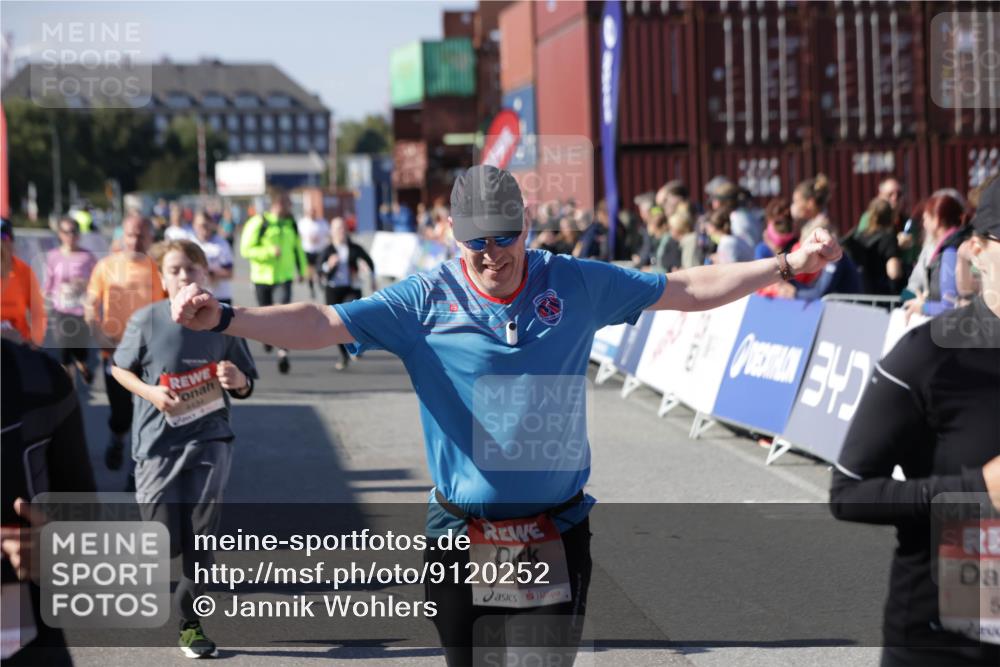 03.10.2025 - Köhlbrandbrückenlauf Jannik Wohlers http://msf.ph/oto/9120252 03.10.2025 13:35:25 Ziel 4434, 4440, 4886, 4949, 5140, 5279, 5412, 5548, 5575, 6204, 6205, 6283, 6358, 6411, 6547 meine-sportfotos.de