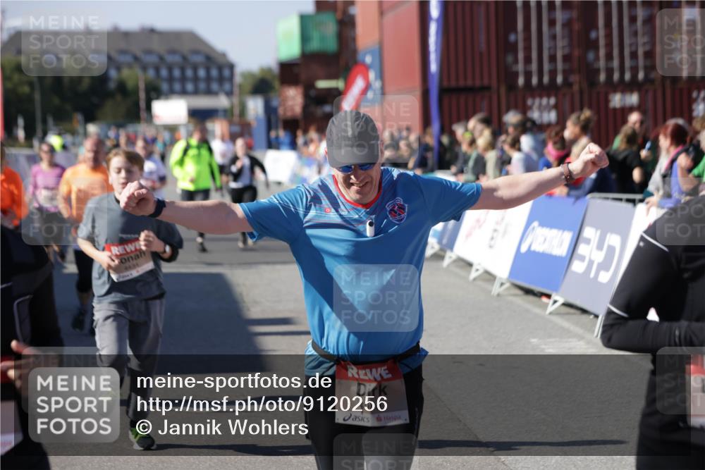 03.10.2025 - Köhlbrandbrückenlauf Jannik Wohlers http://msf.ph/oto/9120256 03.10.2025 13:35:25 Ziel 4434, 4440, 4886, 4949, 5140, 5279, 5412, 5548, 5575, 6204, 6205, 6283, 6358, 6411, 6547 meine-sportfotos.de