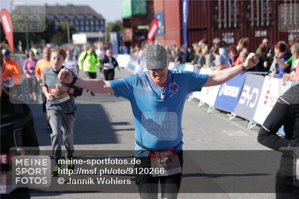 03.10.2025 - Köhlbrandbrückenlauf Jannik Wohlers http://msf.ph/oto/9120266 03.10.2025 13:35:25 Ziel 4434, 4440, 4886, 4949, 5140, 5279, 5412, 5548, 5575, 6204, 6205, 6283, 6358, 6411, 6547 meine-sportfotos.de