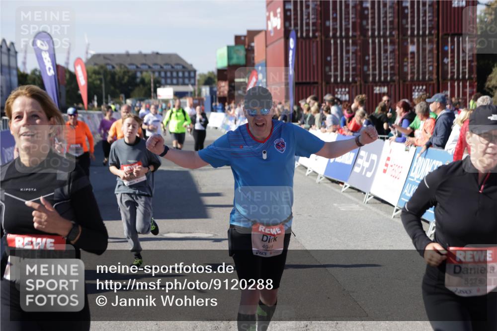 03.10.2025 - Köhlbrandbrückenlauf Jannik Wohlers http://msf.ph/oto/9120288 03.10.2025 13:35:26 Ziel 4434, 4440, 4886, 4949, 5140, 5279, 5356, 5412, 5548, 5575, 6204, 6205, 6283, 6358, 6411, 6547 meine-sportfotos.de