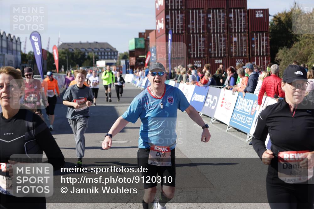 03.10.2025 - Köhlbrandbrückenlauf Jannik Wohlers http://msf.ph/oto/9120310 03.10.2025 13:35:26 Ziel 4434, 4440, 4886, 4949, 5140, 5279, 5356, 5412, 5548, 5575, 6204, 6205, 6283, 6358, 6411, 6547 meine-sportfotos.de