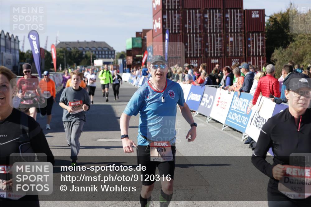 03.10.2025 - Köhlbrandbrückenlauf Jannik Wohlers http://msf.ph/oto/9120316 03.10.2025 13:35:26 Ziel 4434, 4440, 4886, 4949, 5140, 5279, 5356, 5412, 5548, 5575, 6204, 6205, 6283, 6358, 6411, 6547 meine-sportfotos.de