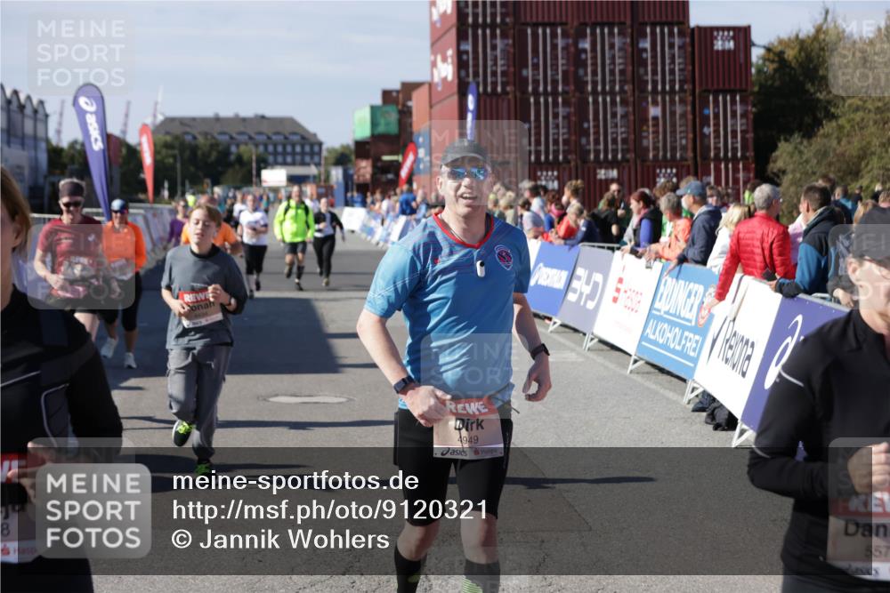 03.10.2025 - Köhlbrandbrückenlauf Jannik Wohlers http://msf.ph/oto/9120321 03.10.2025 13:35:26 Ziel 4434, 4440, 4886, 4949, 5140, 5279, 5356, 5412, 5548, 5575, 6204, 6205, 6283, 6358, 6411, 6547 meine-sportfotos.de
