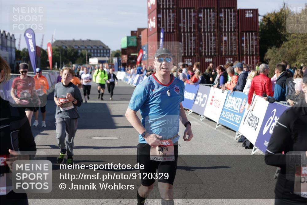 03.10.2025 - Köhlbrandbrückenlauf Jannik Wohlers http://msf.ph/oto/9120329 03.10.2025 13:35:26 Ziel 4434, 4440, 4886, 4949, 5140, 5279, 5356, 5412, 5548, 5575, 6204, 6205, 6283, 6358, 6411, 6547 meine-sportfotos.de