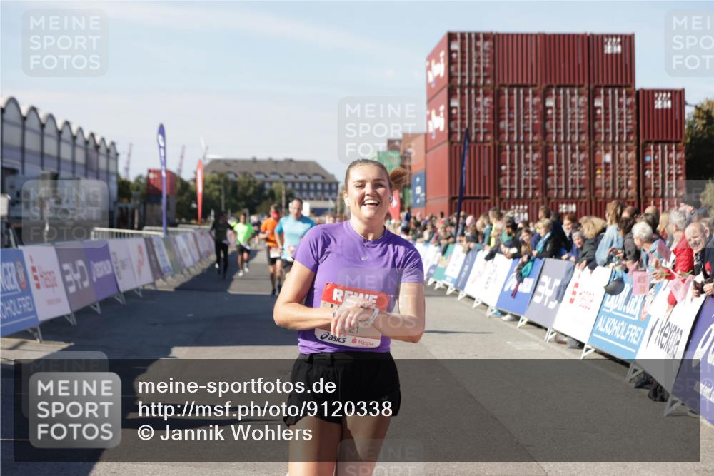03.10.2025 - Köhlbrandbrückenlauf Jannik Wohlers http://msf.ph/oto/9120338 03.10.2025 13:04:12 Ziel 4056, 4372, 4480, 5055, 5721, 5958, 6038, 6523 meine-sportfotos.de