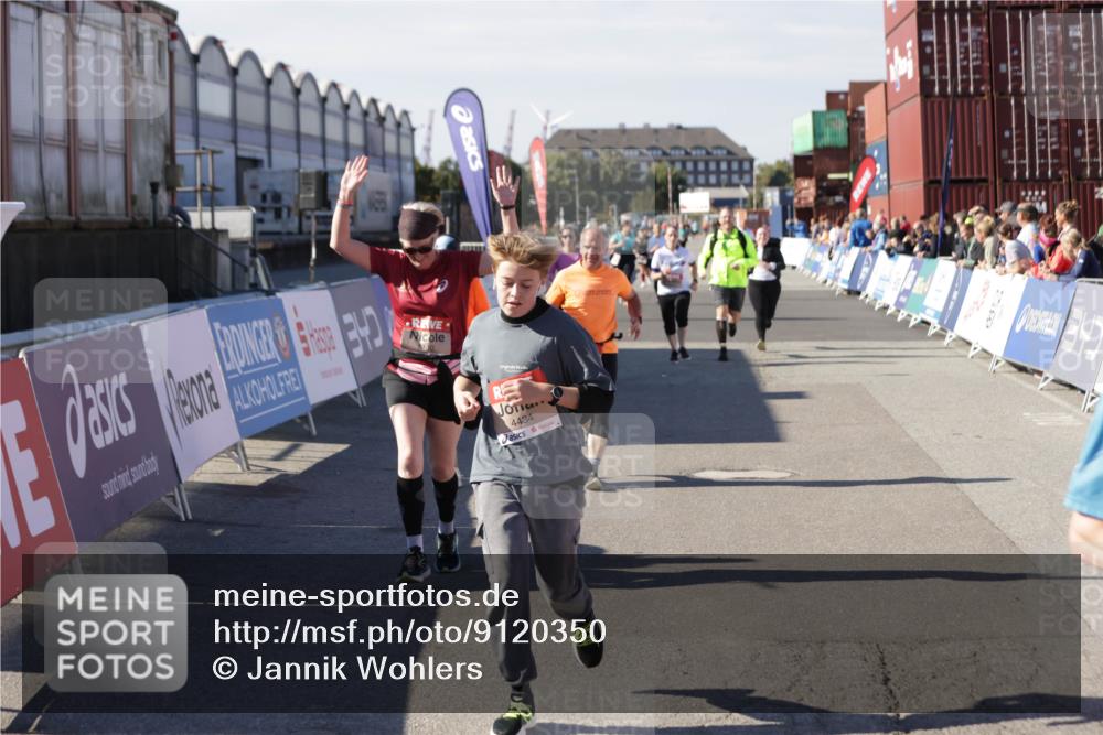 03.10.2025 - Köhlbrandbrückenlauf Jannik Wohlers http://msf.ph/oto/9120350 03.10.2025 13:35:27 Ziel 4434, 4440, 4886, 4949, 5140, 5279, 5356, 5517, 5548, 5575, 6204, 6205, 6283, 6358, 6411, 6547 meine-sportfotos.de