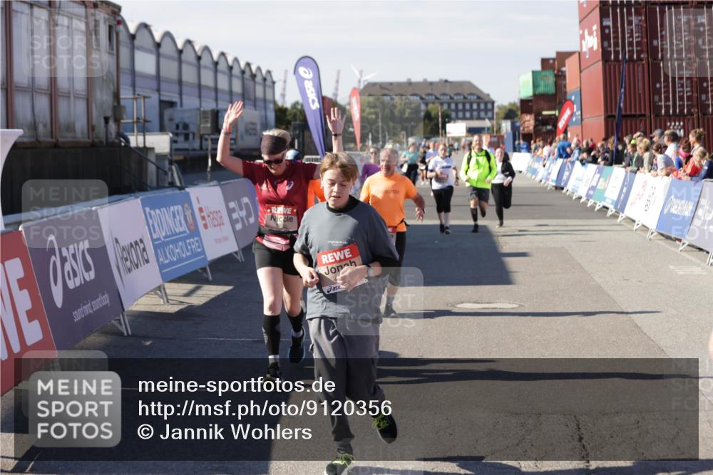 03.10.2025 - Köhlbrandbrückenlauf Jannik Wohlers http://msf.ph/oto/9120356 03.10.2025 13:35:27 Ziel 4434, 4440, 4886, 4949, 5140, 5279, 5356, 5517, 5548, 5575, 6204, 6205, 6283, 6358, 6411, 6547 meine-sportfotos.de