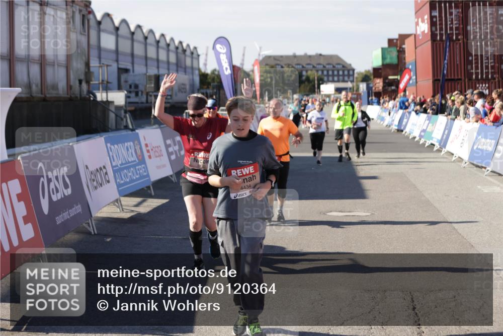 03.10.2025 - Köhlbrandbrückenlauf Jannik Wohlers http://msf.ph/oto/9120364 03.10.2025 13:35:27 Ziel 4434, 4440, 4886, 4949, 5140, 5279, 5356, 5517, 5548, 5575, 6204, 6205, 6283, 6358, 6411, 6547 meine-sportfotos.de