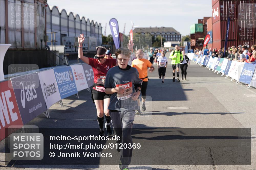 03.10.2025 - Köhlbrandbrückenlauf Jannik Wohlers http://msf.ph/oto/9120369 03.10.2025 13:35:27 Ziel 4434, 4440, 4886, 4949, 5140, 5279, 5356, 5517, 5548, 5575, 6204, 6205, 6283, 6358, 6411, 6547 meine-sportfotos.de