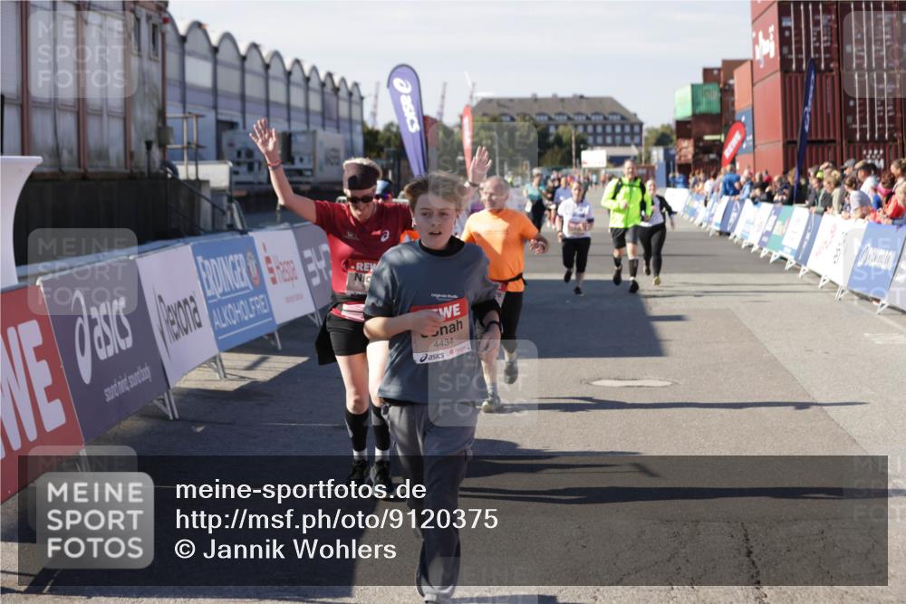 03.10.2025 - Köhlbrandbrückenlauf Jannik Wohlers http://msf.ph/oto/9120375 03.10.2025 13:35:27 Ziel 4434, 4440, 4886, 4949, 5140, 5279, 5356, 5517, 5548, 5575, 6204, 6205, 6283, 6358, 6411, 6547 meine-sportfotos.de