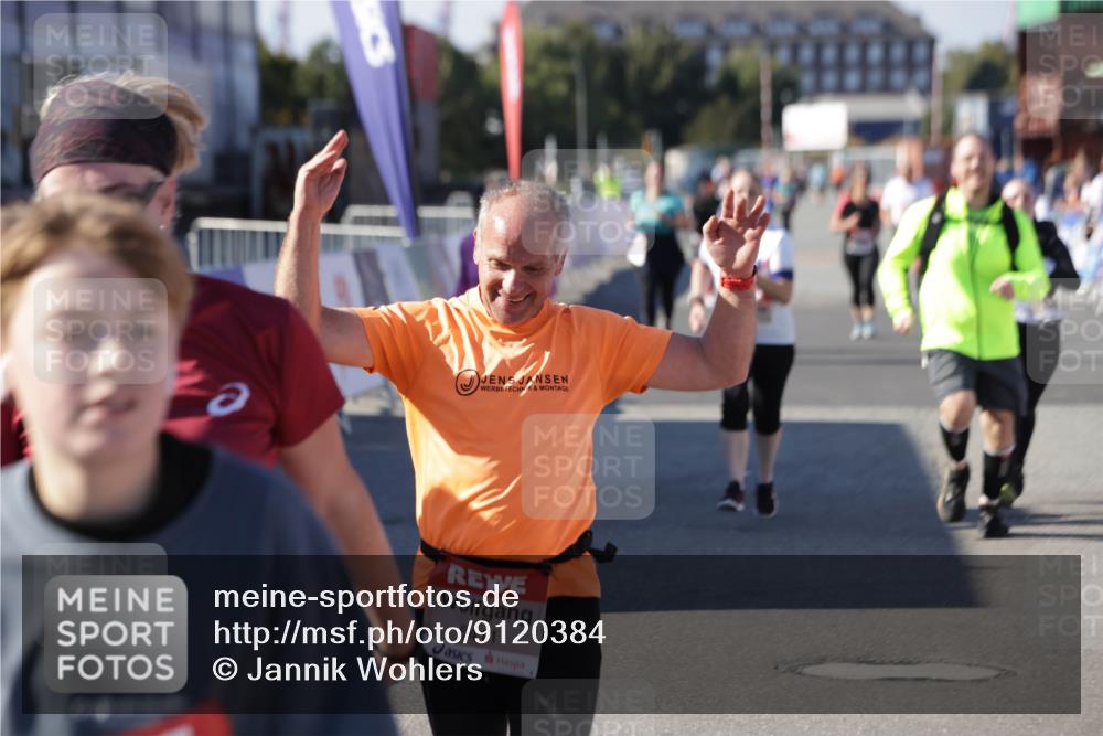 03.10.2025 - Köhlbrandbrückenlauf Jannik Wohlers http://msf.ph/oto/9120384 03.10.2025 13:35:29 Ziel 4434, 4440, 4886, 4949, 5140, 5279, 5356, 5517, 5539, 5548, 5575, 6283, 6358, 6411 meine-sportfotos.de
