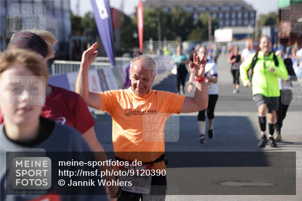 03.10.2025 - Köhlbrandbrückenlauf Jannik Wohlers http://msf.ph/oto/9120390 03.10.2025 13:35:29 Ziel 4434, 4440, 4886, 4949, 5140, 5279, 5356, 5517, 5539, 5548, 5575, 6283, 6358, 6411 meine-sportfotos.de