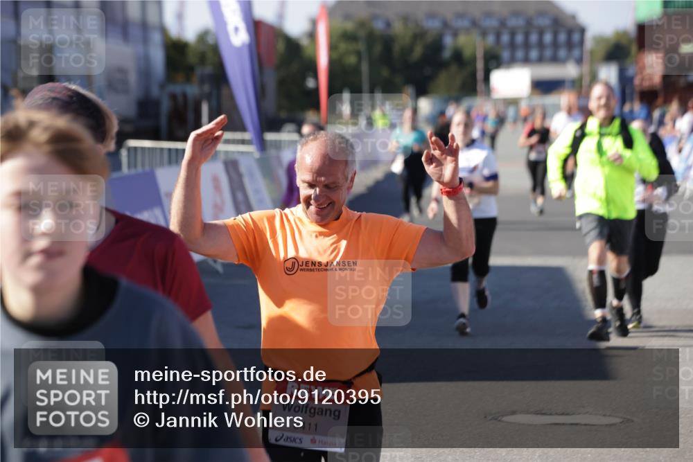 03.10.2025 - Köhlbrandbrückenlauf Jannik Wohlers http://msf.ph/oto/9120395 03.10.2025 13:35:29 Ziel 4434, 4440, 4886, 4949, 5140, 5279, 5356, 5517, 5539, 5548, 5575, 6283, 6358, 6411 meine-sportfotos.de