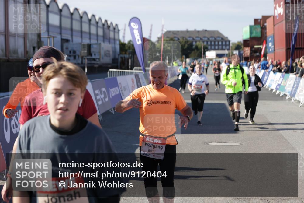 03.10.2025 - Köhlbrandbrückenlauf Jannik Wohlers http://msf.ph/oto/9120404 03.10.2025 13:35:29 Ziel 4434, 4440, 4886, 4949, 5140, 5279, 5356, 5517, 5539, 5548, 5575, 6283, 6358, 6411 meine-sportfotos.de