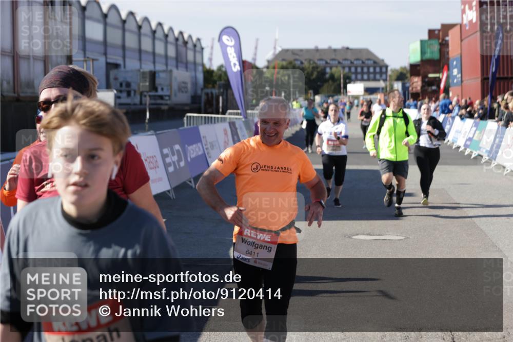 03.10.2025 - Köhlbrandbrückenlauf Jannik Wohlers http://msf.ph/oto/9120414 03.10.2025 13:35:29 Ziel 4434, 4440, 4886, 4949, 5140, 5279, 5356, 5517, 5539, 5548, 5575, 6283, 6358, 6411 meine-sportfotos.de