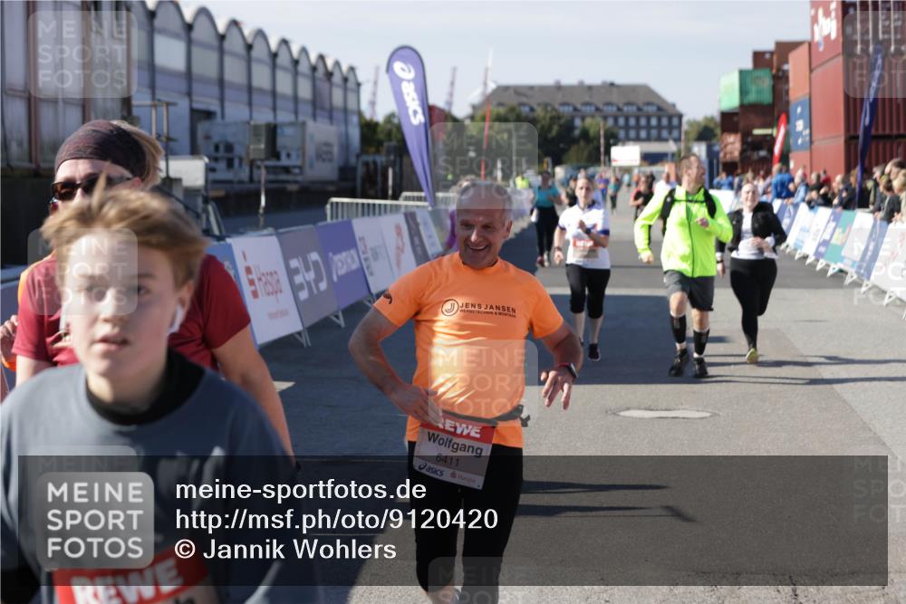 03.10.2025 - Köhlbrandbrückenlauf Jannik Wohlers http://msf.ph/oto/9120420 03.10.2025 13:35:29 Ziel 4434, 4440, 4886, 4949, 5140, 5279, 5356, 5517, 5539, 5548, 5575, 6283, 6358, 6411 meine-sportfotos.de
