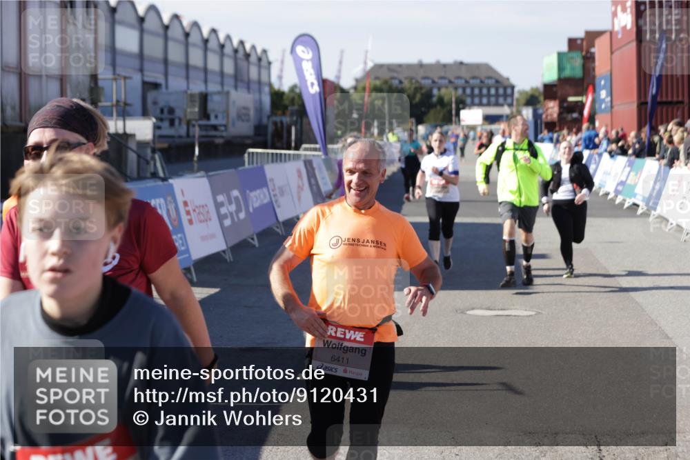03.10.2025 - Köhlbrandbrückenlauf Jannik Wohlers http://msf.ph/oto/9120431 03.10.2025 13:35:29 Ziel 4434, 4440, 4886, 4949, 5140, 5279, 5356, 5517, 5539, 5548, 5575, 6283, 6358, 6411 meine-sportfotos.de